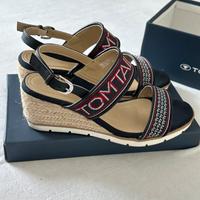 wunderschöne Tom Tailor Keilsandalen Größe 40 Hessen - Rüsselsheim Vorschau