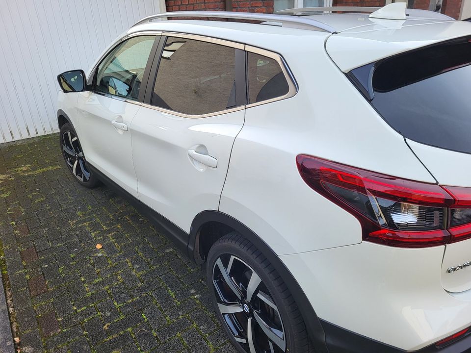 Nissan Qashqai DIG 1.3 Automatik 159 PS TEKNA+Bose in Bergisch Gladbach