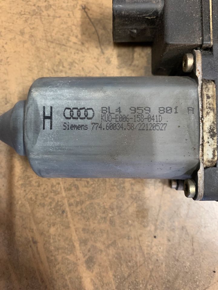 Audi A3 8L 5-Türer Fensterhebermotor 8L4959801A in Uder