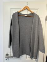 Strickjacke grau H&M XS mit Taschen Nordrhein-Westfalen - Meerbusch Vorschau