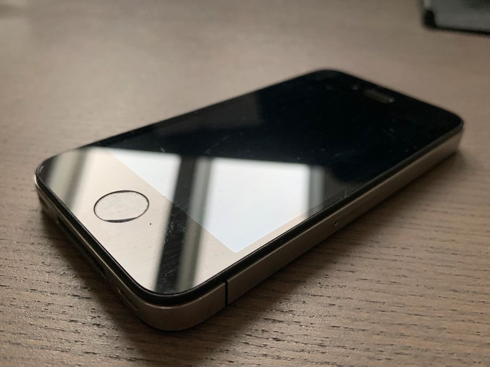 Apple iPhone 4 | 32GB mit Wide-Lens, Macro-Lens, Microskop uvm in Pirna
