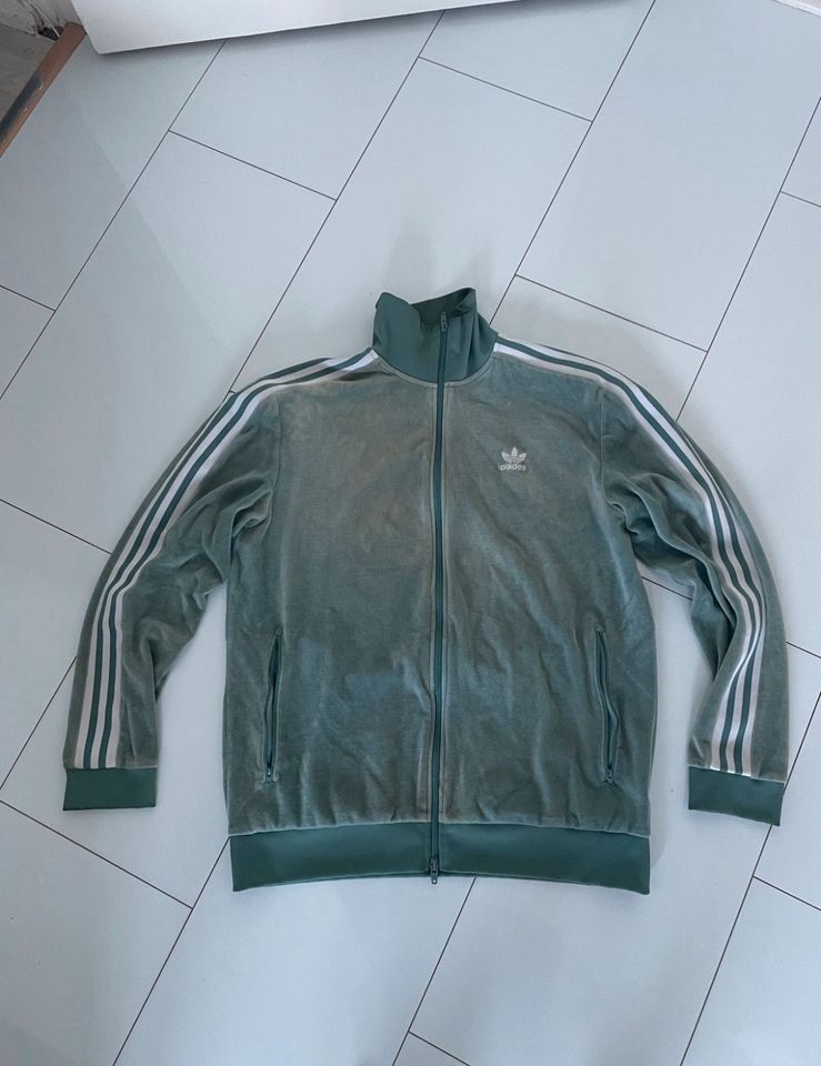 Adidas Samt/Velour/Cozy Jacke in Berlin