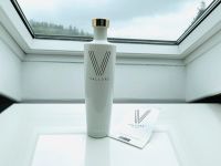 Vallure Vodka leere Flasche Sammeln Blumenvase weiß Gold Bayern - Denkendorf Vorschau