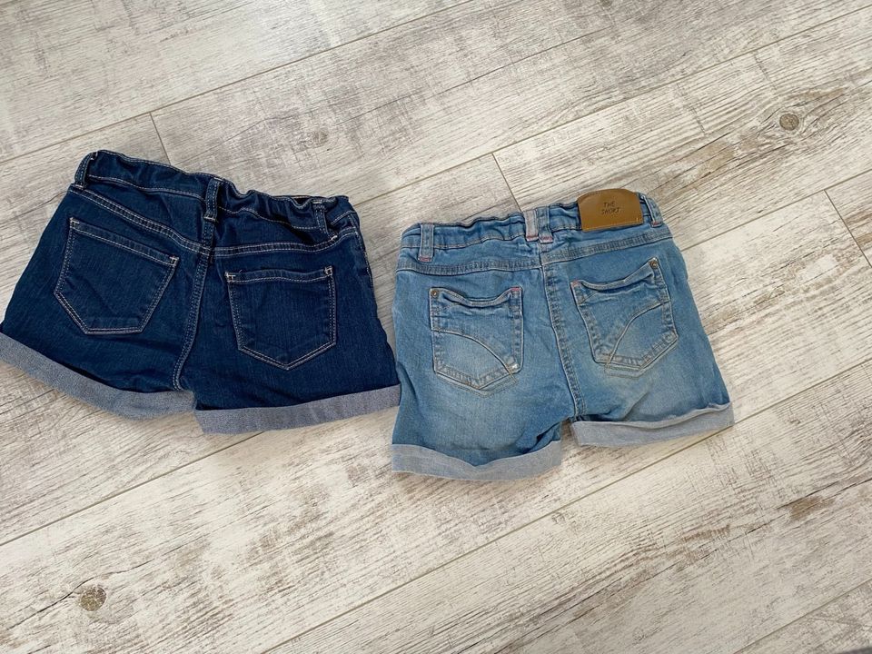 2 Jeans Shorts, H&M und C&A, 110, evtl. Zwillinge, Setpreis in Memmelsdorf