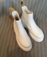 Dr. Martens Plateau Boots Größe 40 weiß neu NP 230€ Düsseldorf - Lichtenbroich Vorschau
