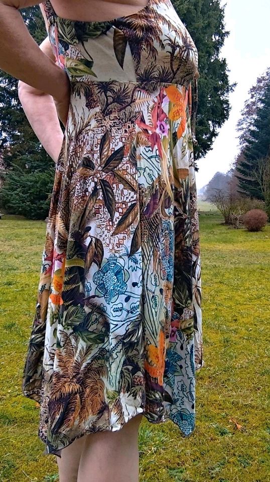 Sommerkleid mit Pflanzen- und Animalprint afrikanischer Stil in Gransee