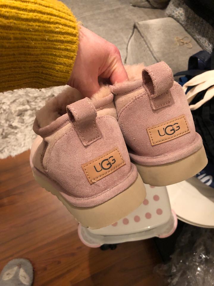 UGG Boots rosa Classic Ultra Mini NP: 170€ Gr.40 kurz modern in Hamburg