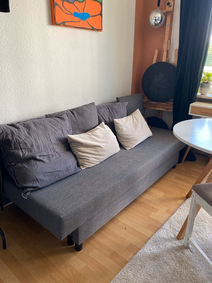 Couch mit Bettfunktion und Stauraumkasten in Hamburg