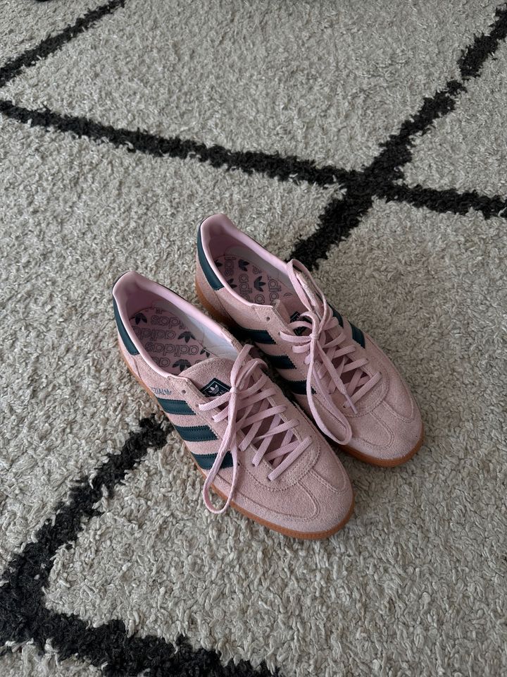 adidas Handball Spezial Clear Pink Arctic Night in Berlin