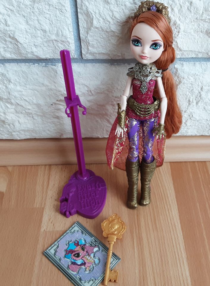 Ever after high Puppe Holly o hair Drachenspiele in Lahr (Schwarzwald)