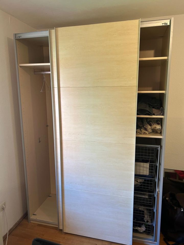 Kleiderschrank in München