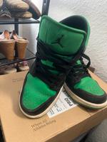 Original Nike schwatz grün sehr guter zustan gr 40.5 Düsseldorf - Garath Vorschau