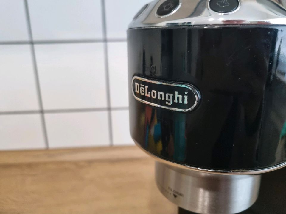 De'Longhi Dedica Espresso Siebträgermaschine in Heusenstamm