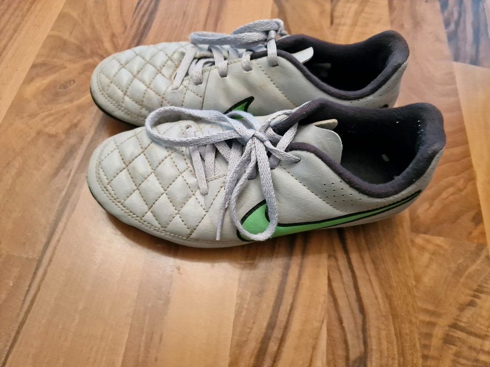 Fußballschuhe Gr. 34 von Nike in Mertingen