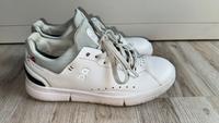 ON Roger Schuhe Größe 39 weiß grün  NP 150€ Nordrhein-Westfalen - Beckum Vorschau
