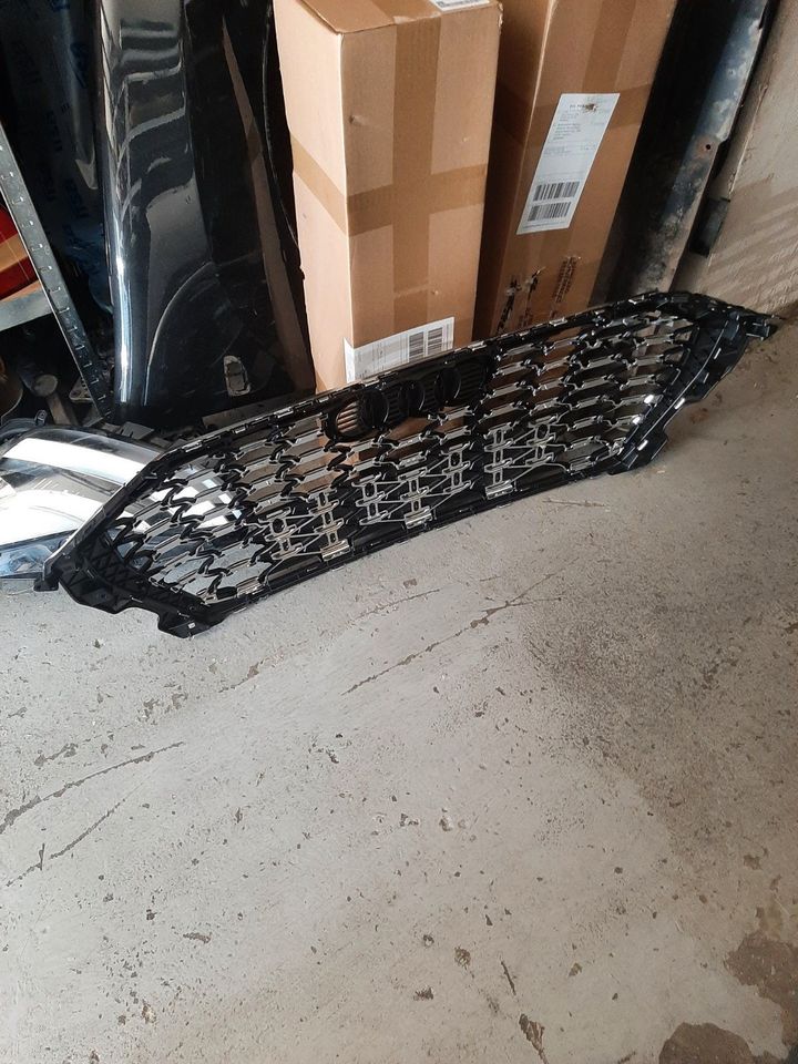 Neu AUDI Q3 83F S-Line Gitter Grill Kühlergrill VORNE 83F853651 in Herten