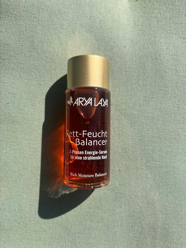 Arya laya fett feucht balancer zwei Phasen Energie serum in Fulda