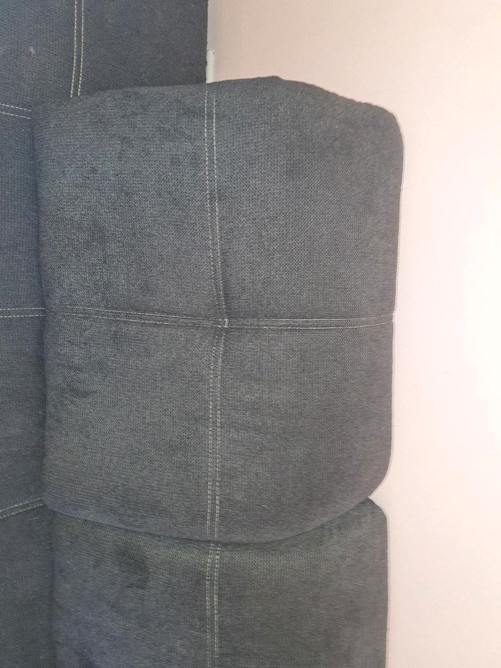 Ich biete hiermit eine Couch in Kaiserslautern