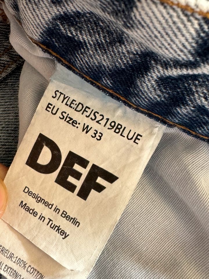 Jeans von der Marke DEF in Köln