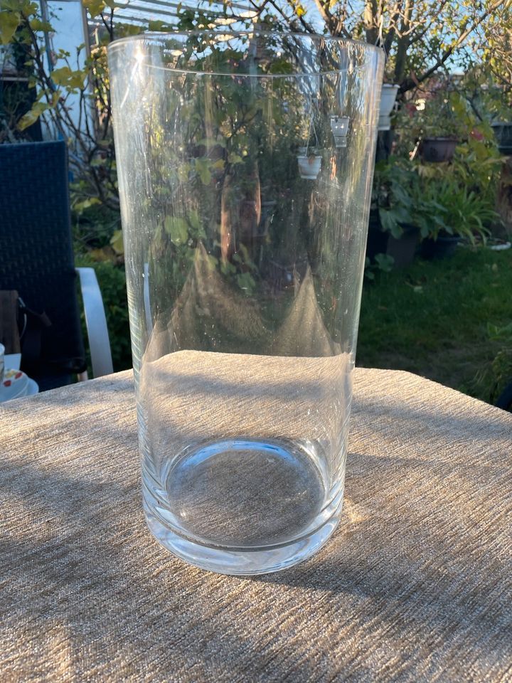 Große Glasvase - Höhe 30 cm  - Durchmesser 15 cm - Glas Vase in Schwalbach a. Taunus