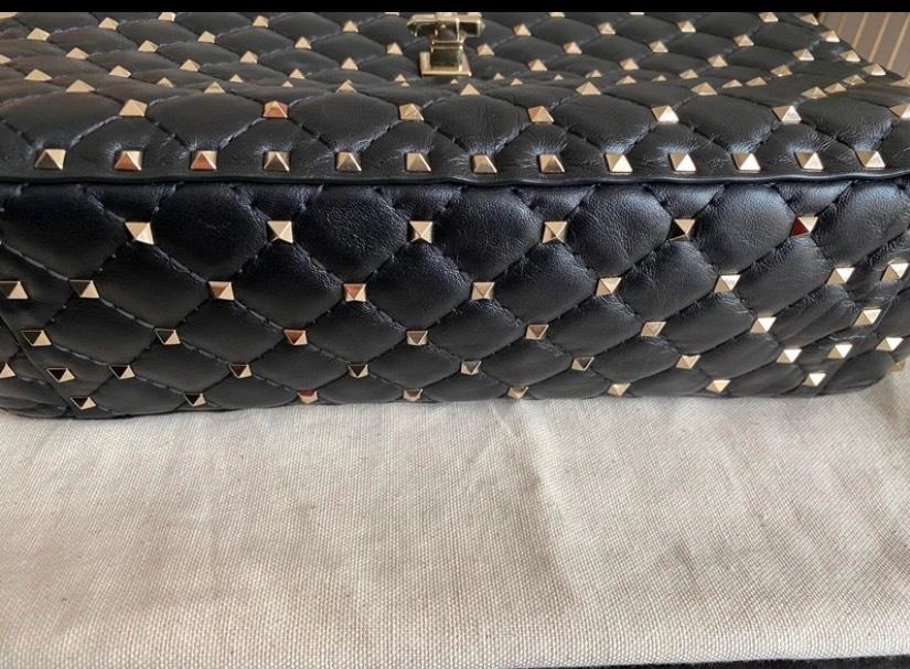 Valentino mittelgroße Rockstud Spike aus Nappaleder in München