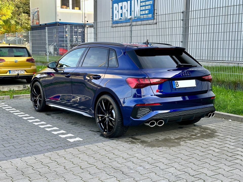 Audi S3 Sportback Quattro - Navarrablau - Werksgarantie 06/27 in Berlin