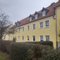 Helle Zwei-Raum-Wohnung mit Einbauküche und Pkw-Stellplatz in Tröglitz Sachsen-Anhalt - Elsteraue Vorschau