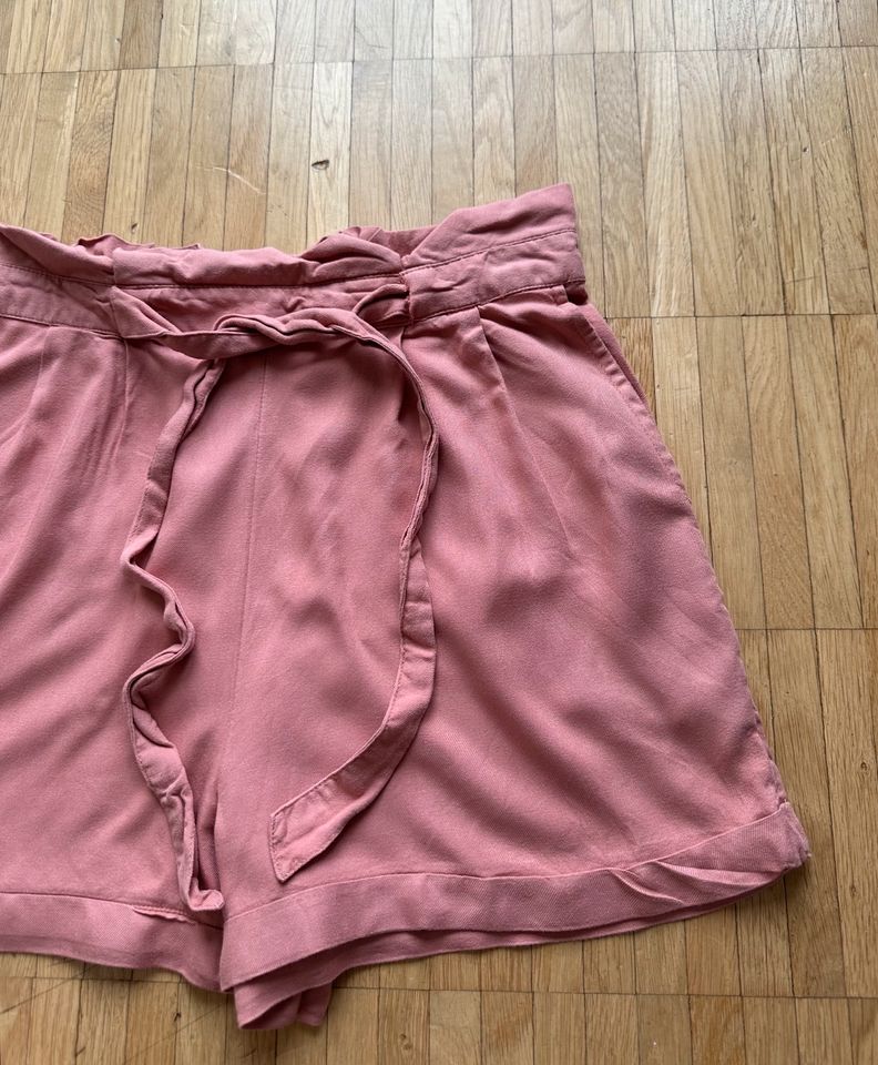 Pimkie Damen Hose Shorts Basic *koralle* 36 Neuwertig in Erfurt