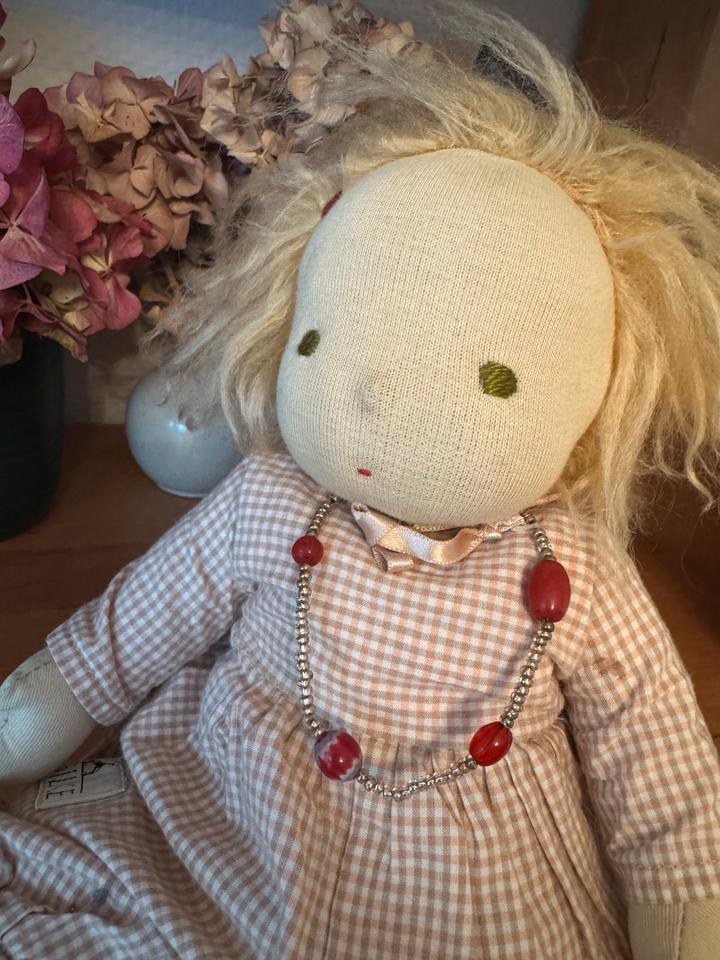 Kösen Frieda Gliederpuppe Waldorfpuppe Stoffpuppe Montessori in Teltow