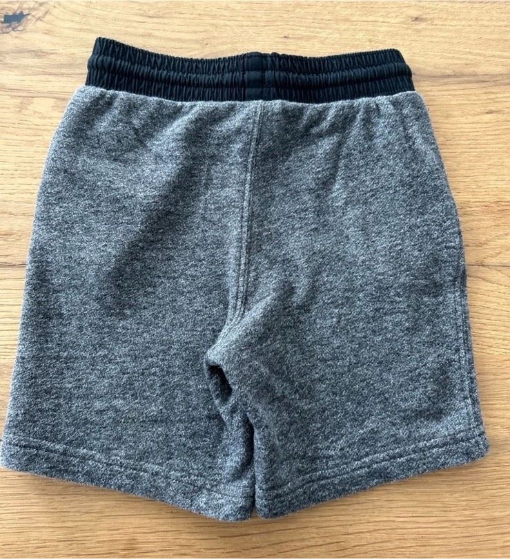 Baby Gap Shorts für Kinder Gr.2 in Top Zustand in Düsseldorf