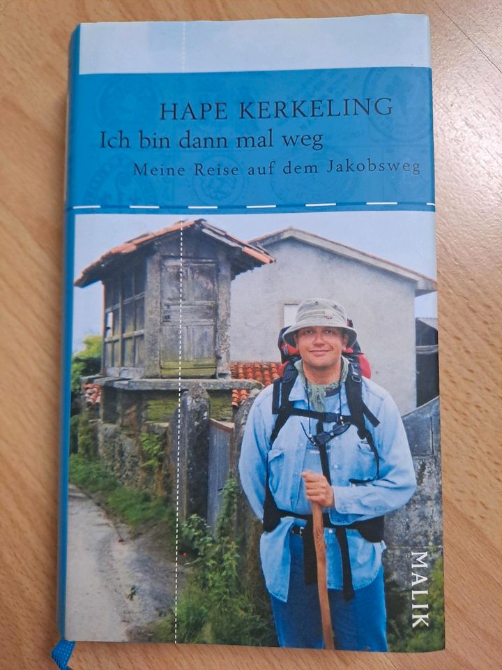 Buch Hape Kerkeling "Ich bin dann mal weg" in Gernsheim 
