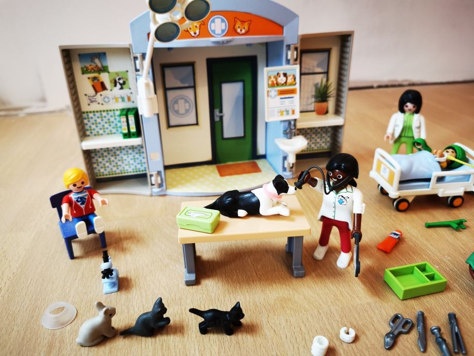 PLAYMOBIL 70309 Spielbox Tierarzt Kinderarzt Kinderkrankenzimmer in Wolnzach