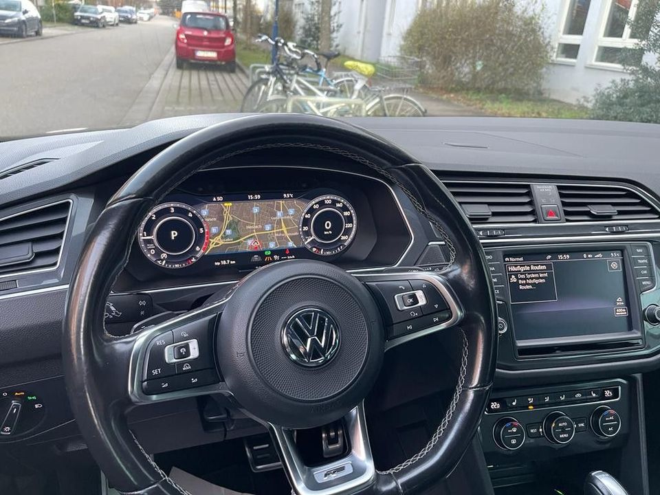 Volkswagen Tiguan R-Line 2.0 TDI DSG Navi LED ACC in Freiburg im Breisgau