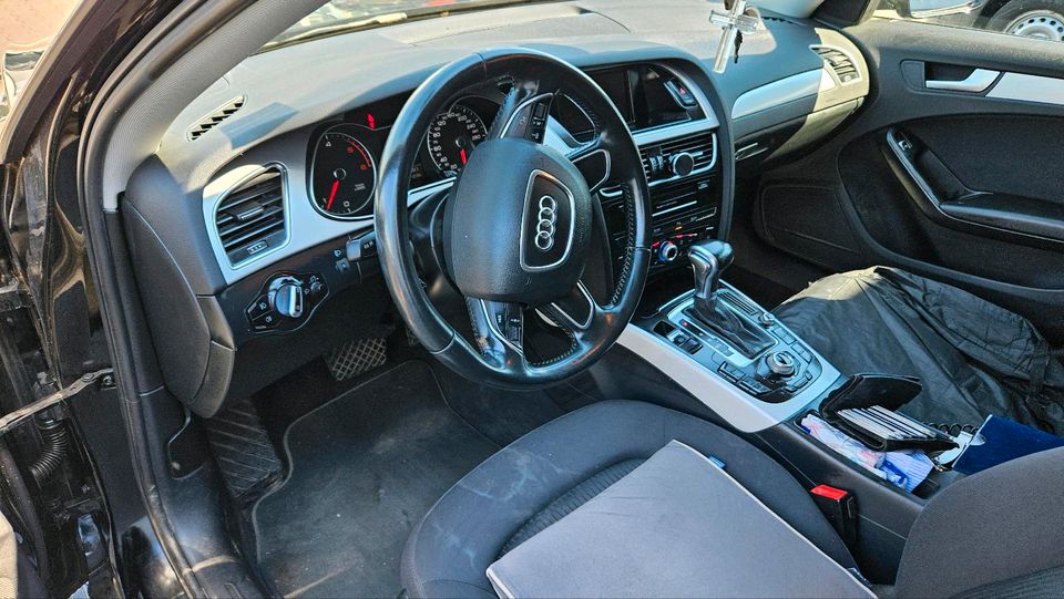 Audi, A4, Kombi, Diesel, 150 PS, 218.000 km, EZ 05/2015, Automati in Wiesbaden