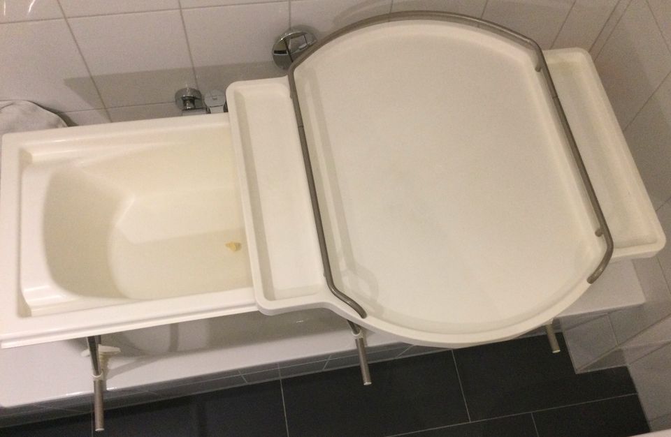 Geuther Wickeltisch & Badewanne als Badewannenaufsatz in Hamburg