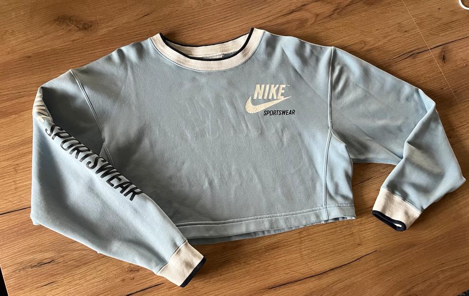 NIKE HOSE PULLOVER,  SPORT-TOP BH XS/S, S/M je 9€ in Taucha