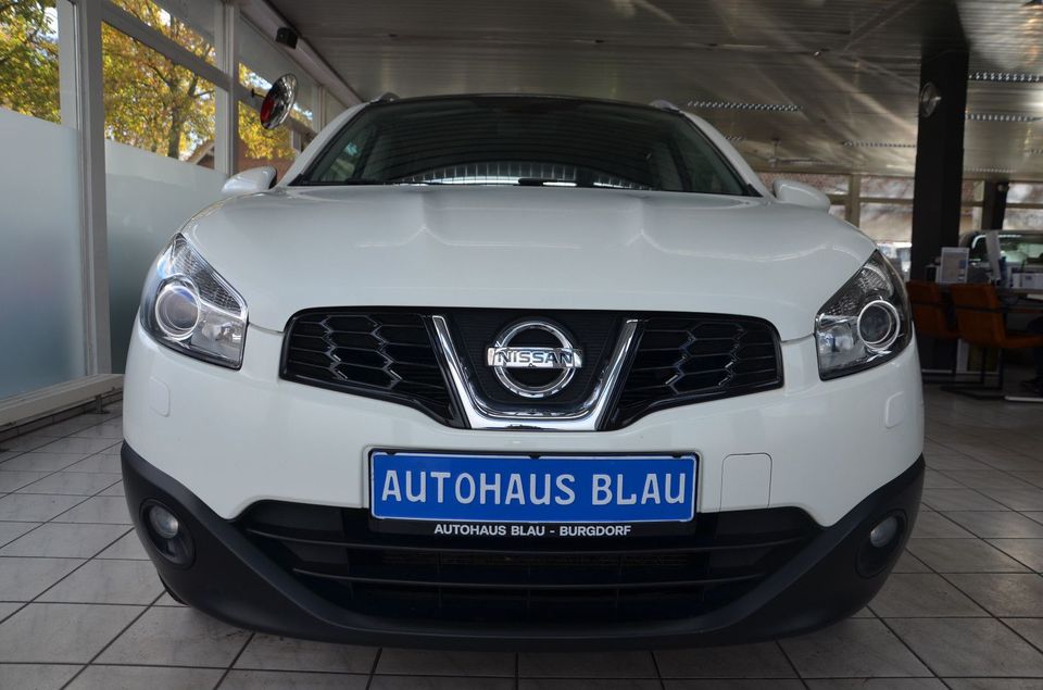 Nissan Qashqai Tekna 4X4*LEDER*XENON*PANORAMA*AHK* in Burgdorf