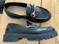 schwarzer Loafer Mokassin H&M Gr. 40 -neuwertig- Nordrhein-Westfalen - Langerwehe Vorschau