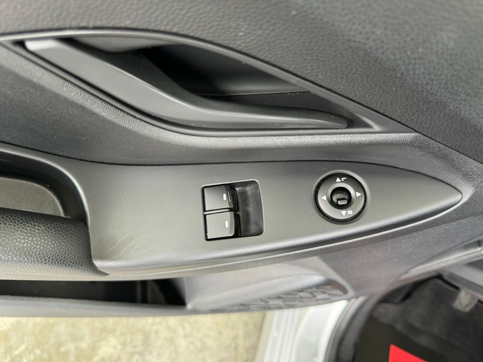 Hyundai ix20 1.6 5 Türen/Klimaanlage/RCD/ZV+FB in Krumbach Schwaben