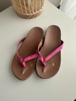 UGG Zehentrenner FlipFlop Größe 31 13K Hessen - Hofheim am Taunus Vorschau