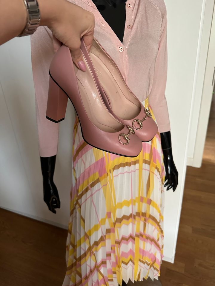 Massimo Dutti Faltenrock Plissee Rock Zara cardigan Rosa gelb in Düsseldorf
