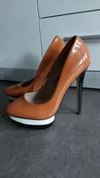 Zara Schuhe Pumps braun Cognac Neuwertig Gr. 38 Niedersachsen - Dinklage Vorschau