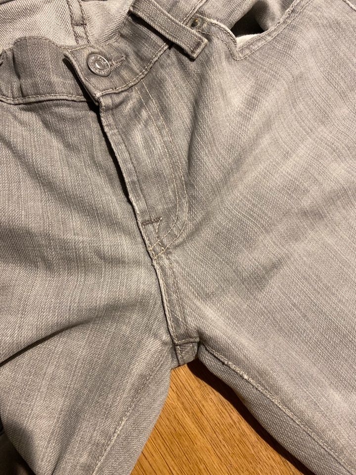 7 FOR ALL MANKIND DAMEN HOSE JEANS IN GRAU GRÖßE: 30 in Haan