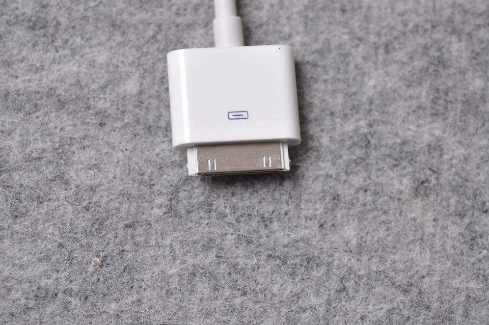 iPad Dock Connector To VGA Adapter in Hüttlingen