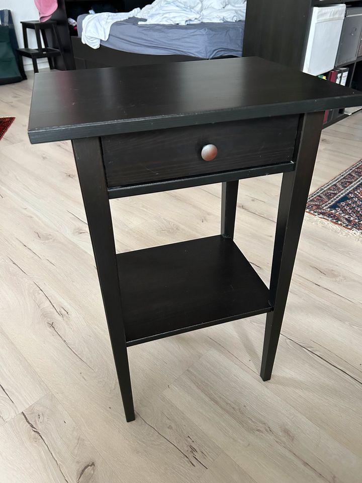 IKEA Hemnes Nachttisch schwarz/braun in Berlin