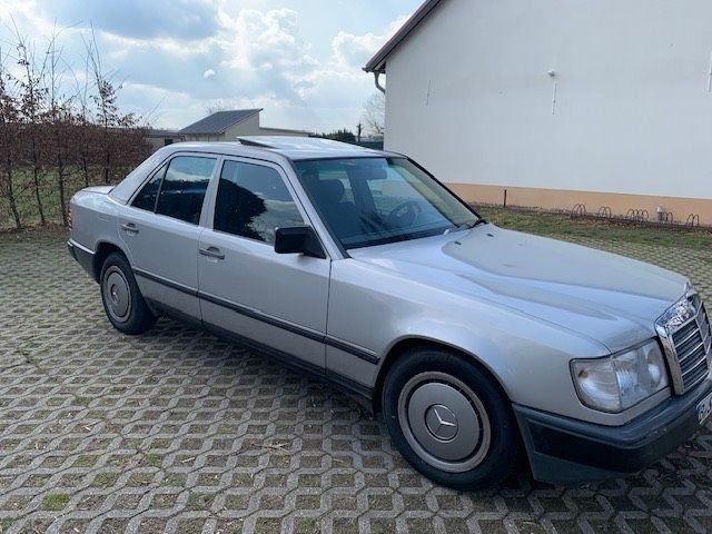 Mercedes W 124 300 D in Mahlow