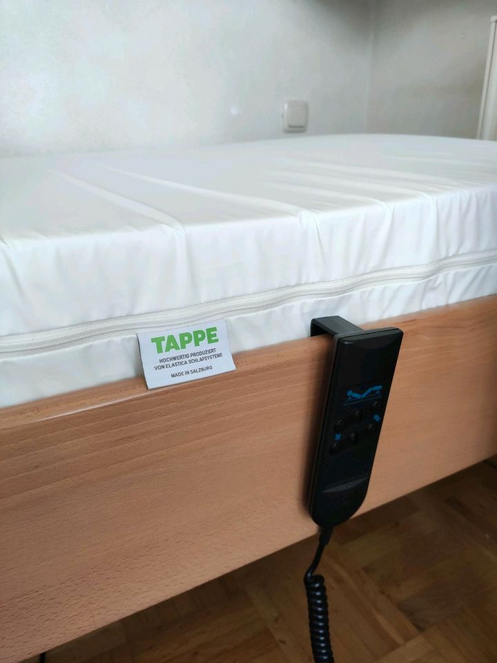 Pflegebett mit Visco-Care-Matratze und elektr. Lattenrost in Bad Reichenhall