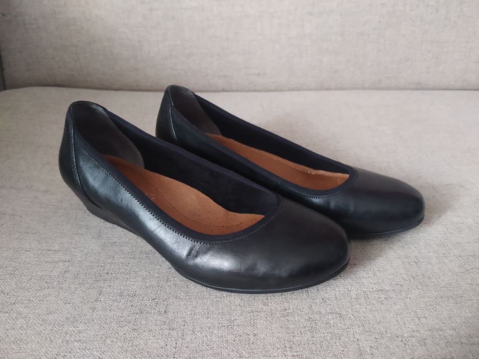 schwarze Pumps, Jana, Keilabsatz, Gr. 38 (5), Weite H in Berlin