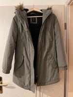 Guess Parka olivgrün S Jacke Bayern - Eching (Kr Freising) Vorschau