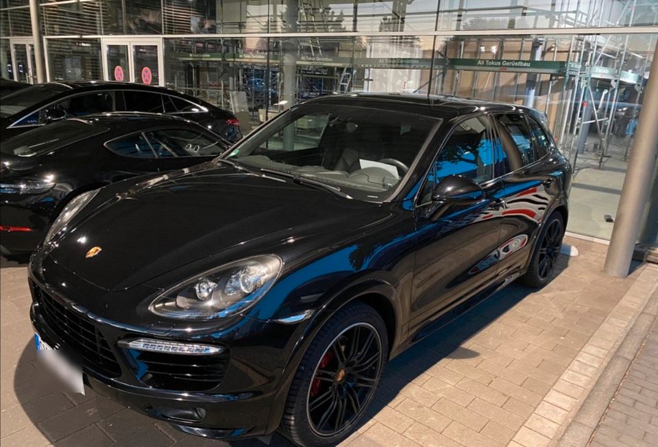 Porsche Cayenne GTS 4.8 420 PS V8 Chrono Paket Schwarz Bose 21 in Sankt Augustin